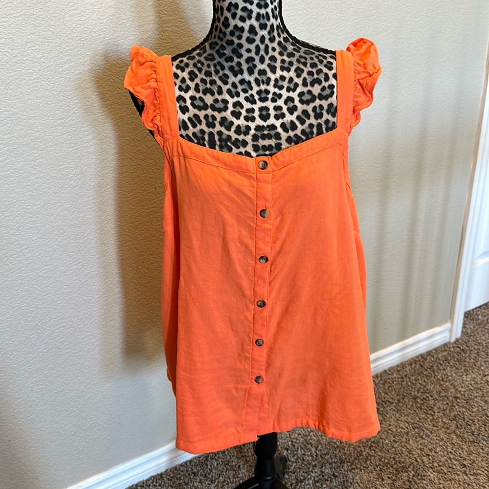 Torrid sleeveless top with ruffle/adjustable straps, size 3 Torrid